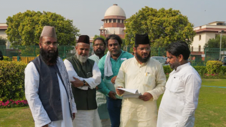 सुप्रीम कोर्ट में वक्फ लॉ: 5 मई तक वक्फ की स्थिति में कोई बदलाव नहीं, नियम एससी