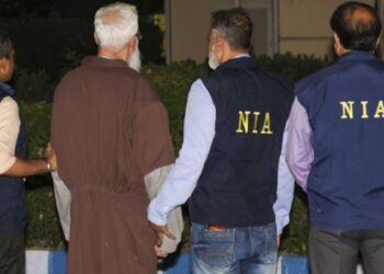सेना की वर्दी के साथ जुनून, भारत के प्रति नफरत