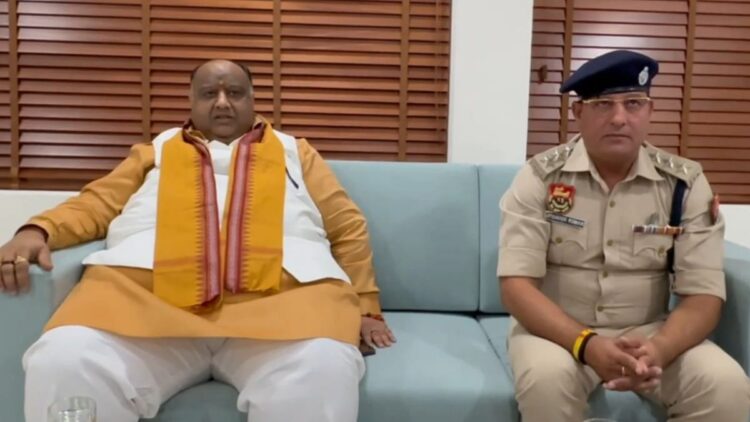 हरियाणा डीएसपी ने माफी जारी की, उसके वीडियो के बाद भाजपा के मनीष सिंगला के लिए वीवीआईपी पहुंच से इनकार करते हुए वायरल हो जाता है