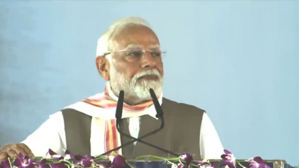 पीएम मोदी ने बिहार में 48,520 करोड़ रुपये से अधिक की परियोजनाएं शुरू कीं, किसानों के कल्याण, राष्ट्रीय सुरक्षा और बुनियादी ढांचे के विकास पर प्रकाश डाला