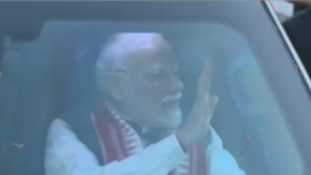 पीएम मोदी पटना में रोडशो रखते हैं