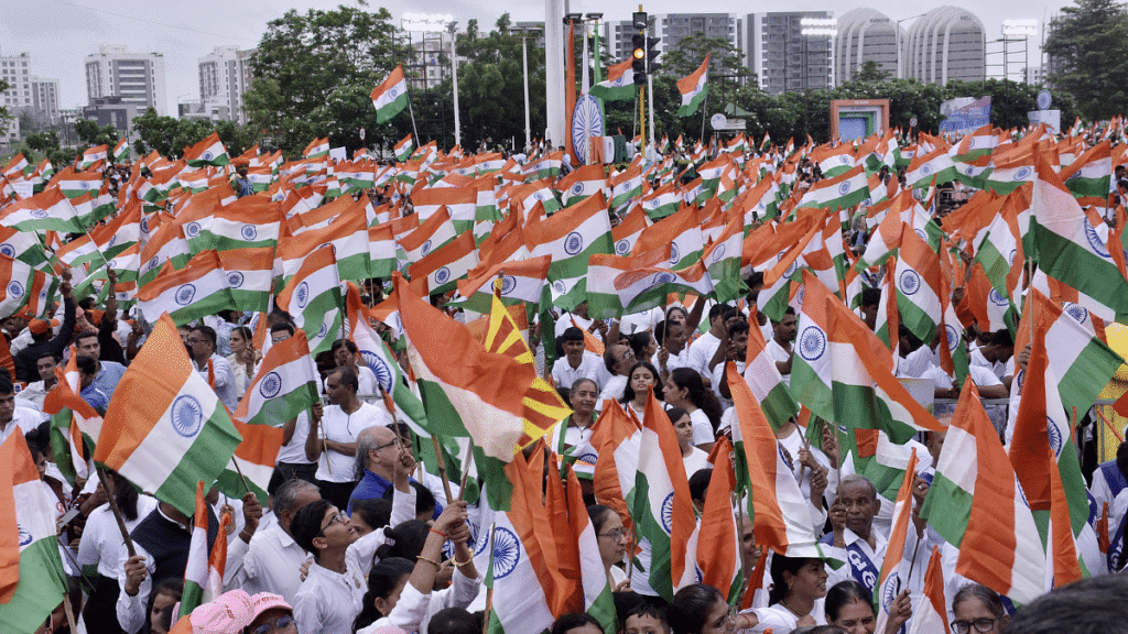 भाजपा ने 'मोदी के रिवेंज' पर तिरंगा यात्रा के साथ कांग्रेस के 'यूएस इंटरफेरेंस' और इंदिरा बार्ब्स को ब्लंट करने के लिए भागते हैं।