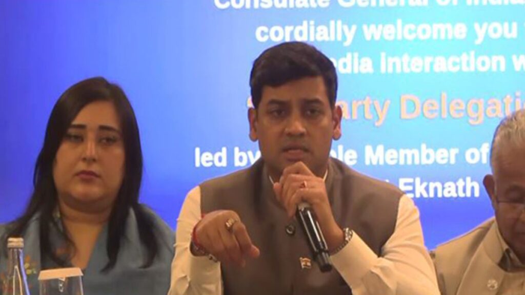 भारत ने संवाद चुना, पाकिस्तान ने आतंकी हमलों के साथ जवाब दिया: यूएई में श्रीकांत शिंदे