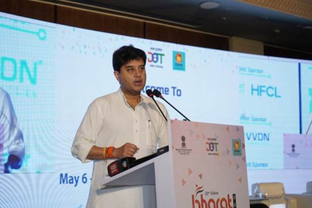 भारत सरकार ने हर गाँव को ब्रॉडबैंड के साथ जोड़ने के लिए 4 बिलियन अमरीकी डालर निवेश की योजना बनाई है