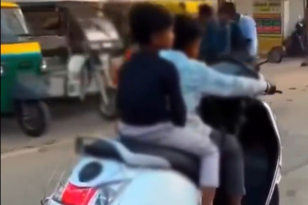 वायरल वीडियो: गैरजिम्मेदार! क्या माता -पिता को बच्चों की मांगों को देना चाहिए? नाबालिग ने एक स्कूटर की सवारी करते हुए देखा, नेटिज़ेंस प्रतिक्रिया