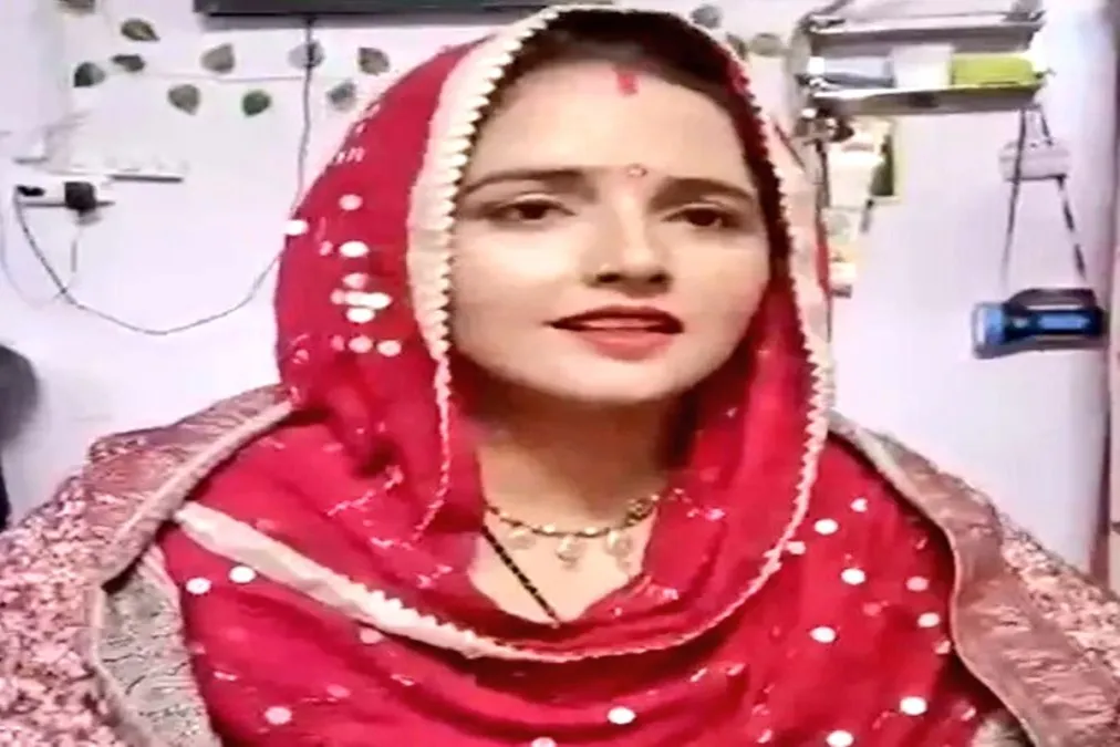 सीमा हैदर ने घर पर हमला किया, आदमी उसका गला घोंटने की कोशिश करता है, कहती है कि वह काला जादू कर रही है