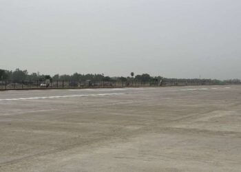 IAF का राफेल, MIG-29 भारत की पहली रात के लैंडिंग हवाई पट्टी पर गंगा एक्सप्रेसवे पर यूपी में प्रदर्शित करने के लिए।