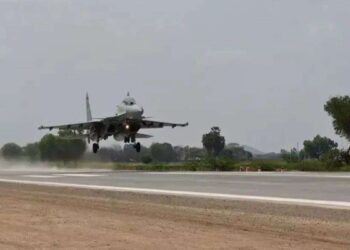 IAF जेट लैंडिंग: गंगा एक्सप्रेसवे अप में चौथा हवाई पट्टी बन जाता है भारत में ऐसे राजमार्गों की सूची