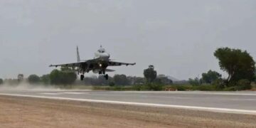 IAF जेट लैंडिंग: गंगा एक्सप्रेसवे अप में चौथा हवाई पट्टी बन जाता है भारत में ऐसे राजमार्गों की सूची