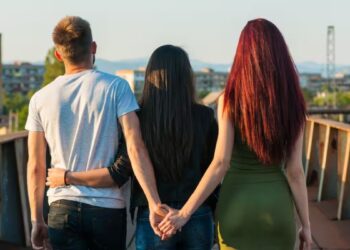 थ्रूपल: कनाडा के क्यूबेक में कानूनी मान्यता प्राप्त करने वाले नए रिश्ते की प्रवृत्ति के बारे में जानें