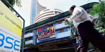 मार्केट क्लोजिंग बेल: सेंसक्स 260 अंक अधिक है, निफ्टी वाष्पशील व्यापार के बाद 24,300 रखती है