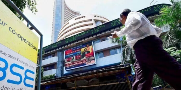 मार्केट क्लोजिंग बेल: सेंसक्स 260 अंक अधिक है, निफ्टी वाष्पशील व्यापार के बाद 24,300 रखती है