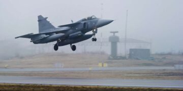 IAF 'भूमि और गो' ड्रिल शुरू करता है: जम्मू और कश्मीर में आपातकालीन लैंडिंग सुविधाओं के बारे में जानें