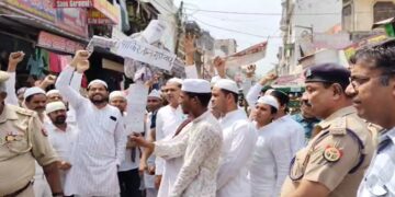 देश भर के मुसलमान शुक्रवार की प्रार्थना के बाद पहलगाम हमले के खिलाफ विरोध मार्च | घड़ी