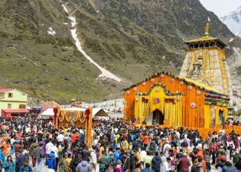 केदारनाथ धाम यात्रा के पहले दिन 30,000 से अधिक भक्तों का स्वागत करता है