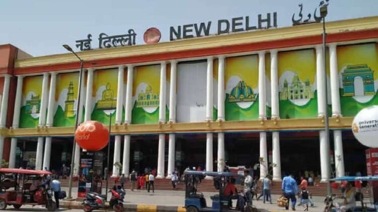 लावारिस बैग, पुलिस और बम दस्ते की जांच के बाद नई दिल्ली रेलवे स्टेशन पर सुरक्षा डरा