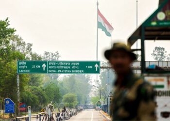 भारत पाकिस्तान से सभी आयातों को पाहलगाम आतंकी हमले पर तत्काल प्रभाव से प्रतिबंधित करता है