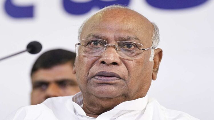 पाहलगाम टेरर अटैक से निपटने के लिए सरकार से अभी तक कोई स्पष्ट रणनीति नहीं आई है: खार्ज एट सीडब्ल्यूसी मीट