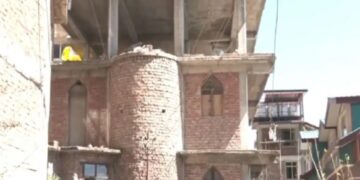 शिमला: संजौली मस्जिद ने अदालत द्वारा अवैध घोषित किया, बुलडोजर ने सभी चार मंजिलों को ध्वस्त करने के लिए सेट किया