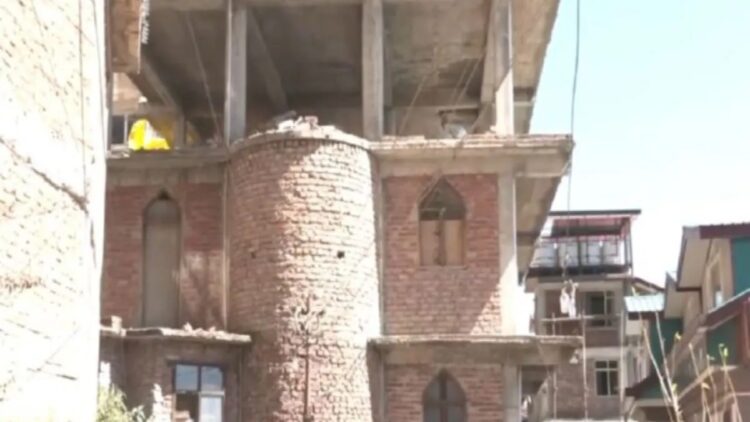 शिमला: संजौली मस्जिद ने अदालत द्वारा अवैध घोषित किया, बुलडोजर ने सभी चार मंजिलों को ध्वस्त करने के लिए सेट किया