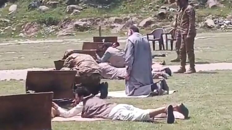 पाकिस्तानी आर्मी ने स्थानीय लोगों को पावलगाम हमले के बाद संभावित भारतीय प्रतिशोध के खतरों के बीच पोक में स्थानीय लोगों को प्रशिक्षित किया: वीडियो