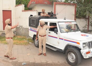 पाकिस्तानी संचालकों के लिए संवेदनशील सैन्य जानकारी लीक करने के लिए अमृतसर में दो गिरफ्तार किए गए