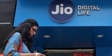 Jio उपयोगकर्ता आनन्दित! 336-दिन की योजना महंगी रिचार्ज से बच जाती है