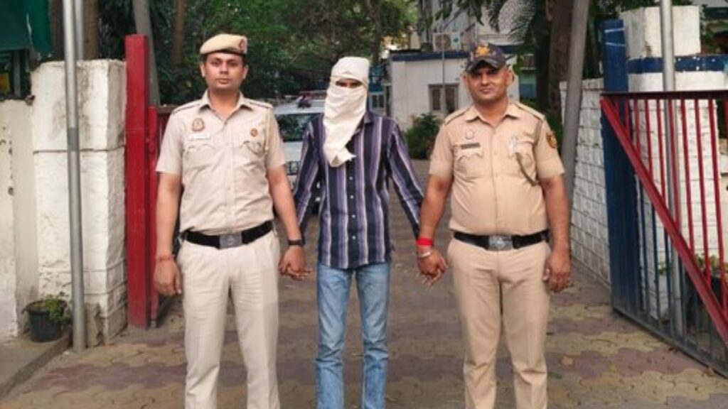 दिल्ली: व्यवसायी ने भैरॉन मंदिर के पास गोली मार दी, एक गिरफ्तार, किशोर हिरासत में लिया गया