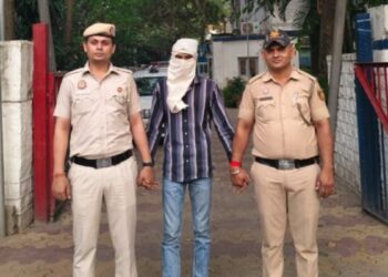 दिल्ली: व्यवसायी ने भैरॉन मंदिर के पास गोली मार दी, एक गिरफ्तार, किशोर हिरासत में लिया गया
