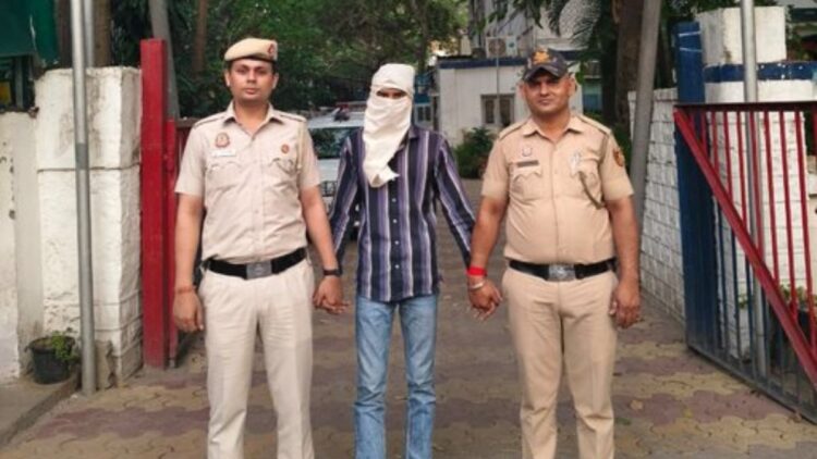 दिल्ली: व्यवसायी ने भैरॉन मंदिर के पास गोली मार दी, एक गिरफ्तार, किशोर हिरासत में लिया गया