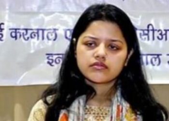 पाहलगाम में मारे गए नौसेना अधिकारी की पत्नी सोशल मीडिया पर ट्रोल किया गया, NCW समर्थन में बाहर आता है