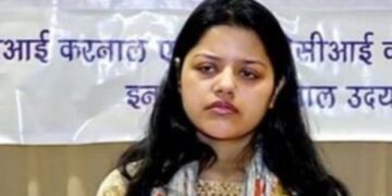 पाहलगाम में मारे गए नौसेना अधिकारी की पत्नी सोशल मीडिया पर ट्रोल किया गया, NCW समर्थन में बाहर आता है