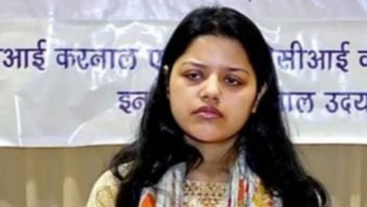 पाहलगाम में मारे गए नौसेना अधिकारी की पत्नी सोशल मीडिया पर ट्रोल किया गया, NCW समर्थन में बाहर आता है