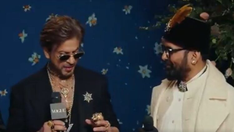 SRK का विनोदी मेट गाला 2025 ब्लू कारपेट पर चूकना मुश्किल है, सब्यसाची अपनी आभा के बारे में बोलता है घड़ी