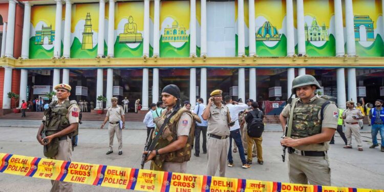 भाजपा अपनी पार्टी के सांसदों को आम नागरिकों के रूप में मॉक ड्रिल में भाग लेने के लिए कहती है, स्थानीय प्रशासन में सहयोग करती है