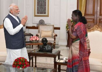 पीएम नरेंद्र मोदी ने राष्ट्रपति मुरमू से मुलाकात की, उन्हें पाकिस्तान में ऑपरेशन सिंदूर के बारे में जानकारी दी
