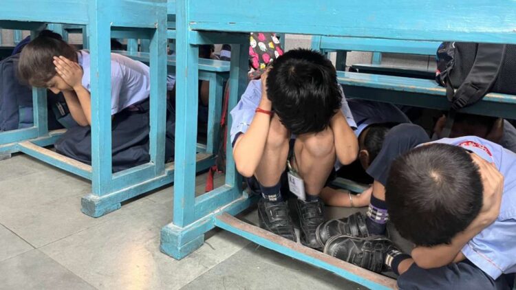 दिल्ली में मॉक ड्रिल: छात्र, शिक्षक आपदा तैयारियों पर प्रशिक्षण सत्रों में भाग लेते हैं