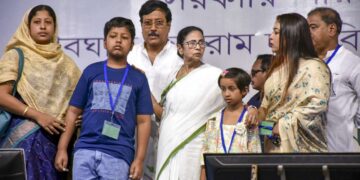 सीएम ममता बनर्जी ने भारत-पाक तनाव के बीच पश्चिम बंगाल के निजी स्कूलों के लिए गर्मियों की छुट्टियों की छुट्टियों का आग्रह किया है