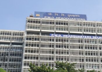 दिल्ली: बढ़ती भारत-पाकिस्तान तनाव के बीच पीडब्ल्यूडी बिल्डिंग में एयर छापे सायरन परीक्षण किया गया वीडियो