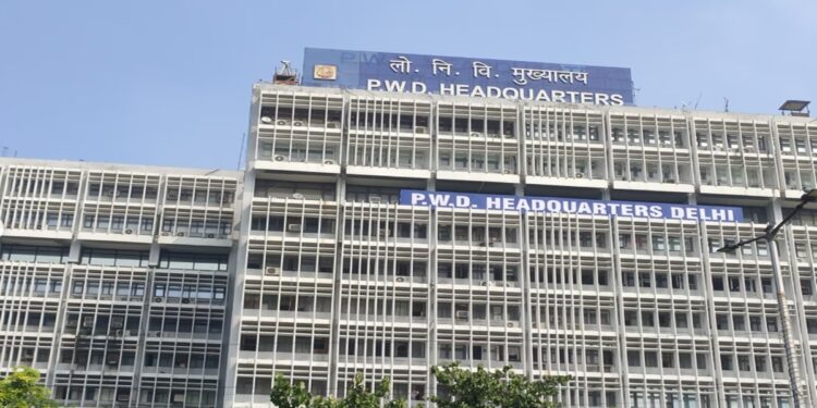 दिल्ली: बढ़ती भारत-पाकिस्तान तनाव के बीच पीडब्ल्यूडी बिल्डिंग में एयर छापे सायरन परीक्षण किया गया वीडियो