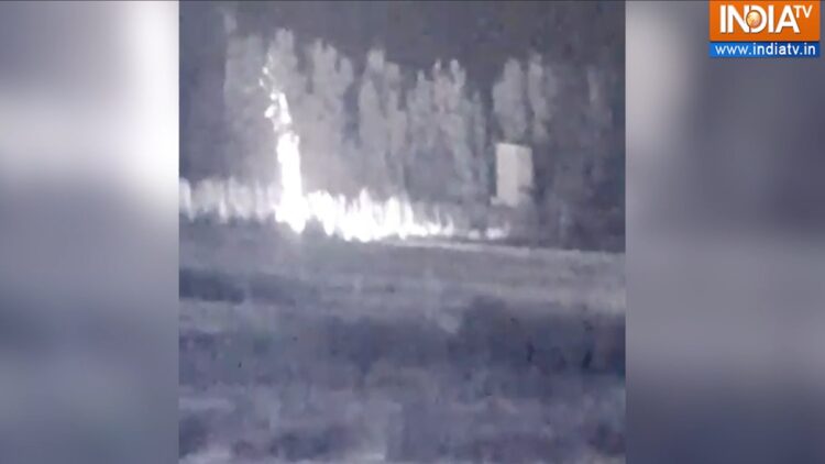 बीएसएफ ने पाकिस्तान के सियालकोट में लोनि आतंकवादी लॉन्चपैड को नष्ट कर दिया, जो कि असुरक्षित फायरिंग के बाद: वीडियो देखें