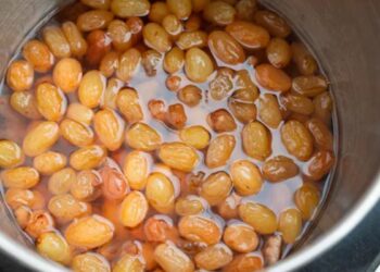 यदि आप गर्मियों में भिगोए गए किशमिश खाते हैं तो क्या होता है? लाभ और उपभोग करने का सही तरीका जानें