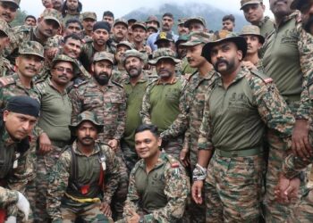 क्या आप जानते हैं कि यह मलयालम सुपरस्टार 2009 में प्रादेशिक सेना में मानद लेफ्टिनेंट कर्नल था?