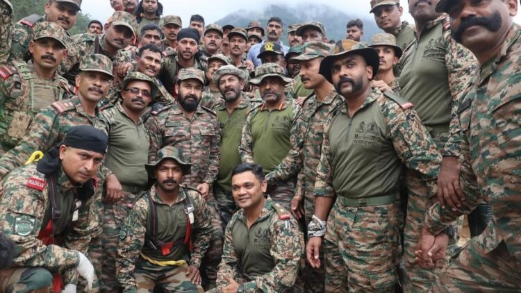 क्या आप जानते हैं कि यह मलयालम सुपरस्टार 2009 में प्रादेशिक सेना में मानद लेफ्टिनेंट कर्नल था?