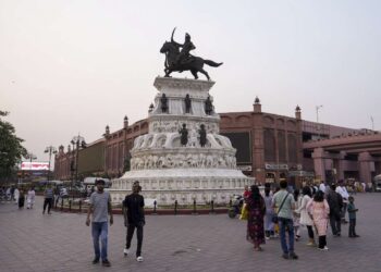 भारत-पाकिस्तान तनाव: अमृतसर जिला व्यवस्थापक सुरक्षा सलाहकार जारी करता है, लोगों को घर के अंदर रहने के लिए कहता है