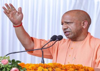 ऑपरेशन सिंदूर ने हमें ब्राह्मोस मिसाइलों की शक्ति दिखाई, पाकिस्तान से इसके बारे में पूछें: योगी आदित्यनाथ | वीडियो