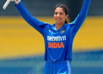 सुबह 11 वीं एकदिवसीय शताब्दी के साथ टूर्नामेंट फाइनल में मिताली राज के भारत की महिला रिकॉर्ड को तोड़ता है