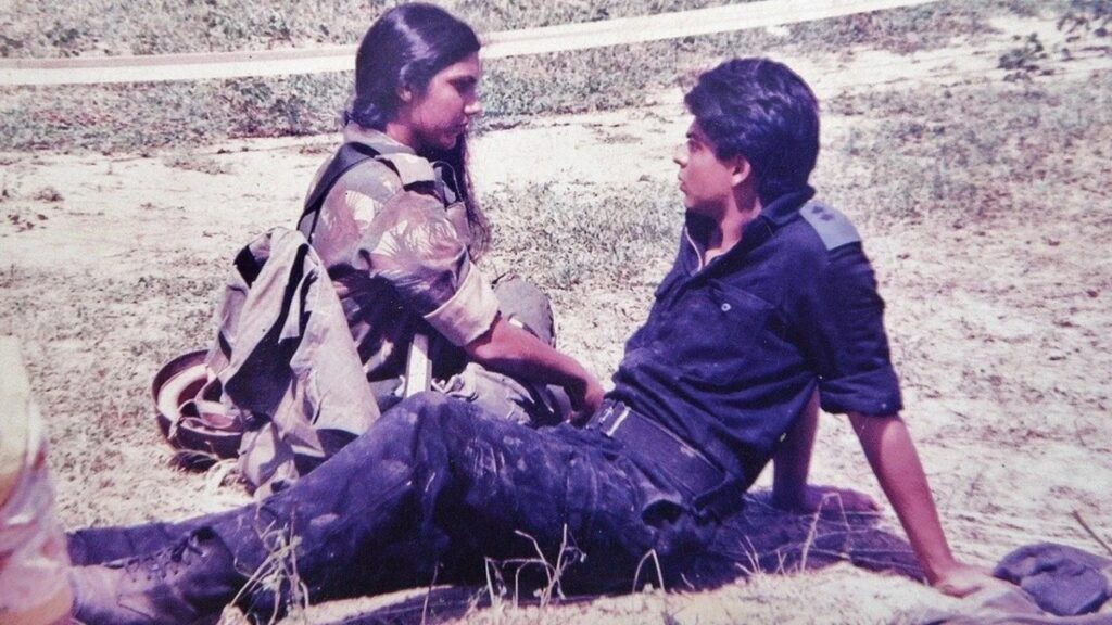 बॉलीवुड में प्रवेश करने से पहले, इस सुपरस्टार ने 1980 के दशक के टीवी नाटक में एक युवा सेना अधिकारी की भूमिका निभाई