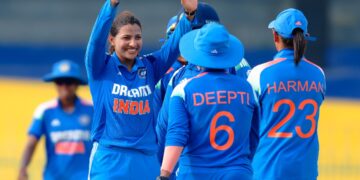 भारत के स्नेह राणा ने श्रीलंका ट्राई-सीरीज़ में 15 विकेट के बाद 22 वर्षीय महिला एकदिवसीय रिकॉर्ड के बराबर है