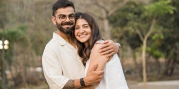 विराट कोहली, अनुष्का शर्मा टेस्ट क्रिकेट से सेवानिवृत्ति की घोषणा करने के एक दिन बाद वृंदावन का दौरा करें। घड़ी